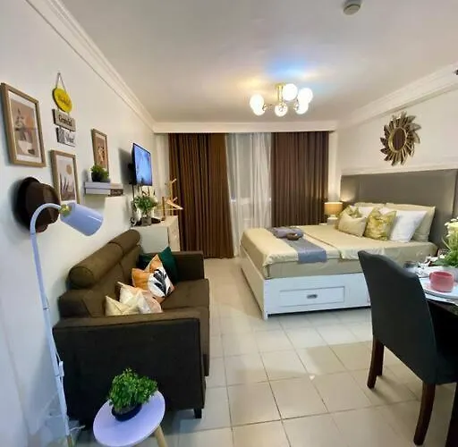 Minimalist With Luxury Bed Good For 1-4pax High Speed Wifi With Netflix Free Pool & Parking Apartment Suba Basbas