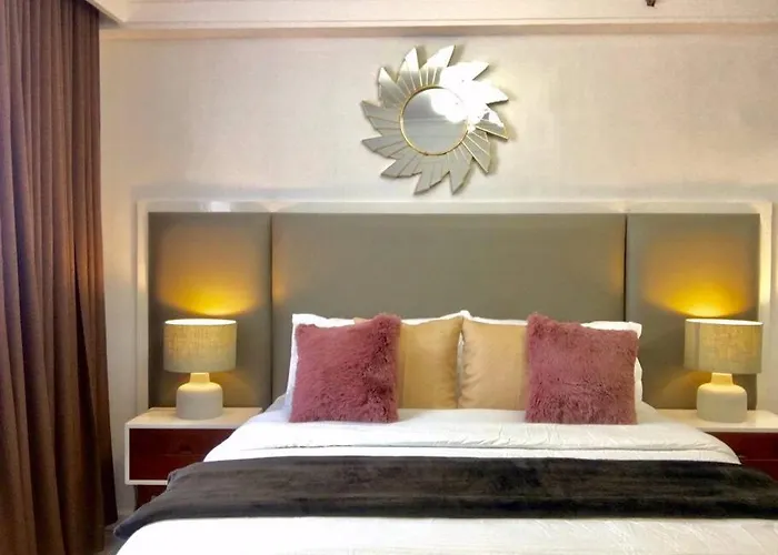 Minimalist With Luxury Bed Good For 1-4pax High Speed Wifi With Netflix Free Pool & Parking *