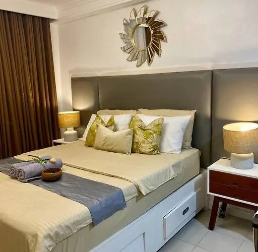 Minimalist With Luxury Bed Good For 1-4pax High Speed Wifi With Netflix Free Pool & Parking Apartment