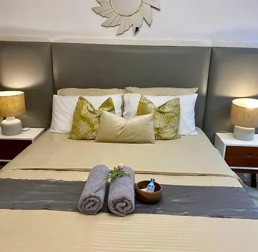 Minimalist With Luxury Bed Good For 1-4pax High Speed Wifi With Netflix Free Pool & Parking Suba Basbas