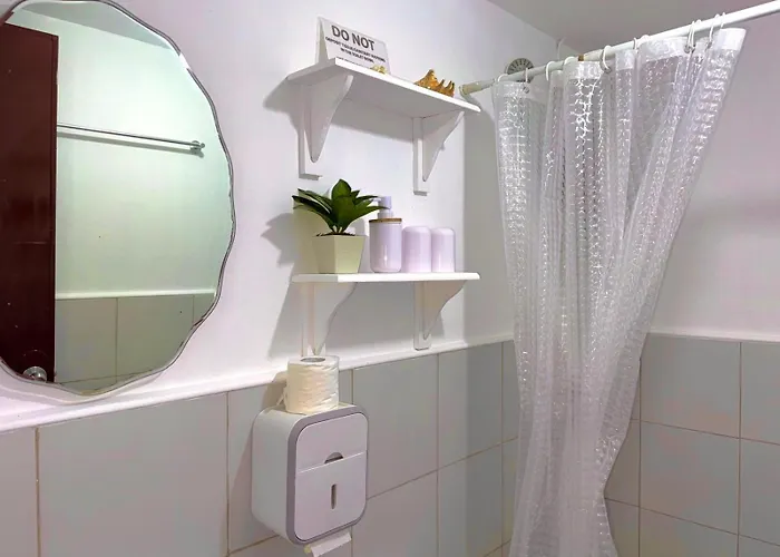 Minimalist With Luxury Bed Good For 1-4pax High Speed Wifi With Netflix Free Pool & Parking Suba Basbas