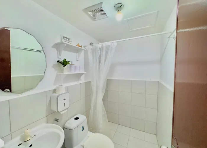 Minimalist With Luxury Bed Good For 1-4pax High Speed Wifi With Netflix Free Pool & Parking Suba Basbas