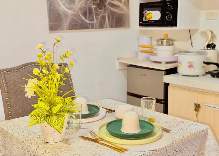 Minimalist With Luxury Bed Good For 1-4pax High Speed Wifi With Netflix Free Pool & Parking Apartment Suba Basbas
