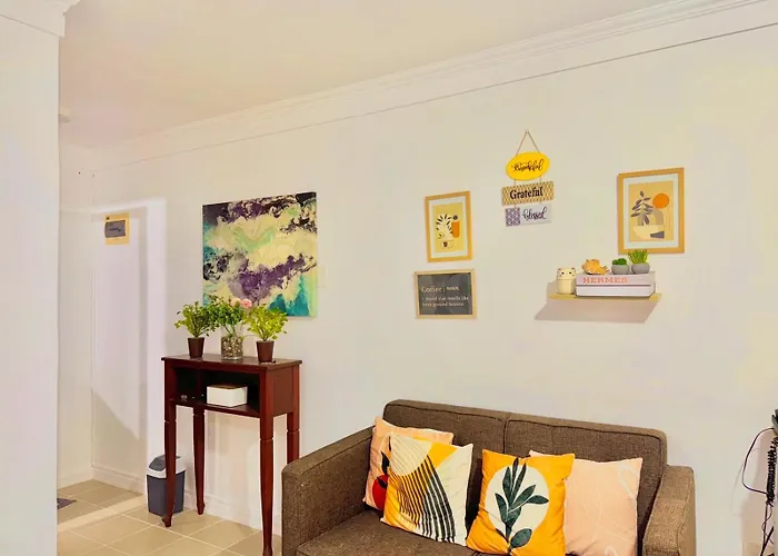 Minimalist With Luxury Bed Good For 1-4pax High Speed Wifi With Netflix Free Pool & Parking *