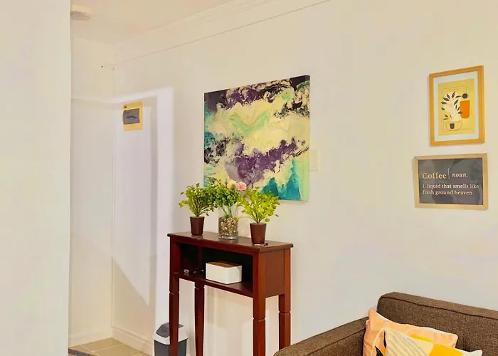 Minimalist With Luxury Bed Good For 1-4pax High Speed Wifi With Netflix Free Pool & Parking *