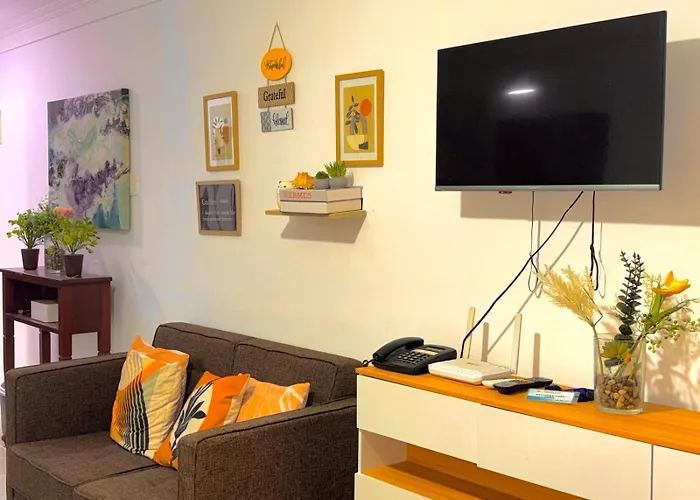 Minimalist With Luxury Bed Good For 1-4pax High Speed Wifi With Netflix Free Pool & Parking Apartment *