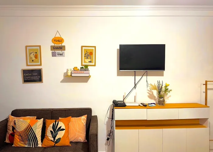 Apartment Minimalist With Luxury Bed Good For 1-4pax High Speed Wifi With Netflix Free Pool & Parking