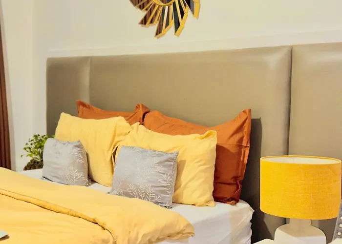 Minimalist With Luxury Bed Good For 1-4pax High Speed Wifi With Netflix Free Pool & Parking
